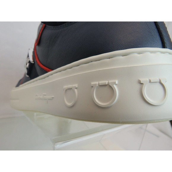 Athletic_Shoes